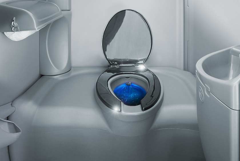 LARGE COMFORTABLE INTERIOR WITH FULL SIZED TOILET SEAT