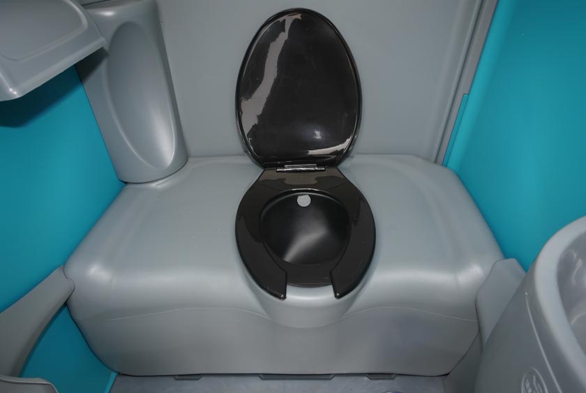 LARGE TOILET SEAT FOR COMFORT