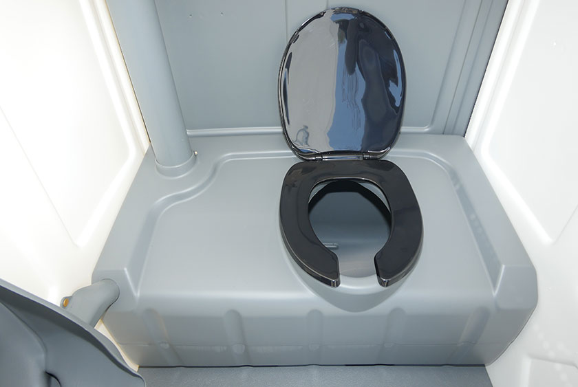 FULL SIZED TOILET SEATFOR MAXIMUM COMFORT