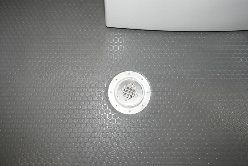 RUBBERIZED COIN FLOORING WITH DRAINAGE