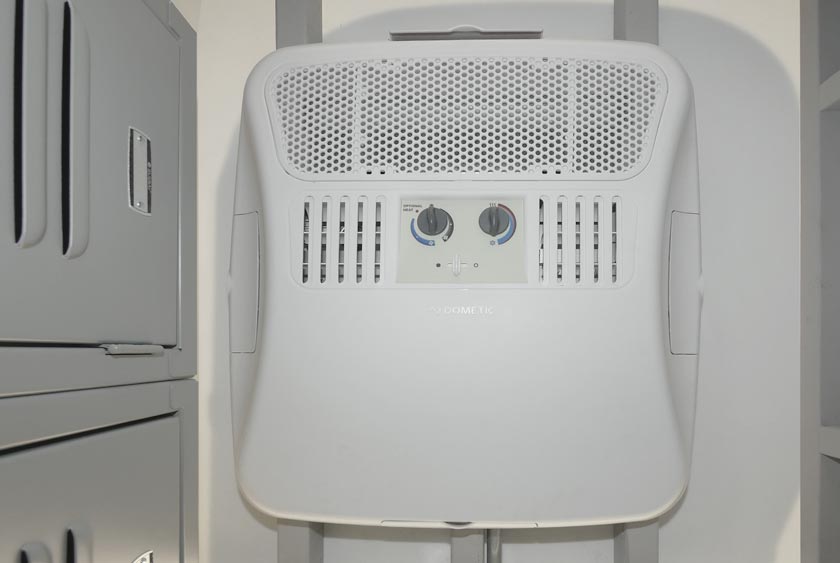 OVERHEAD AIR CONDITIONING UNIT