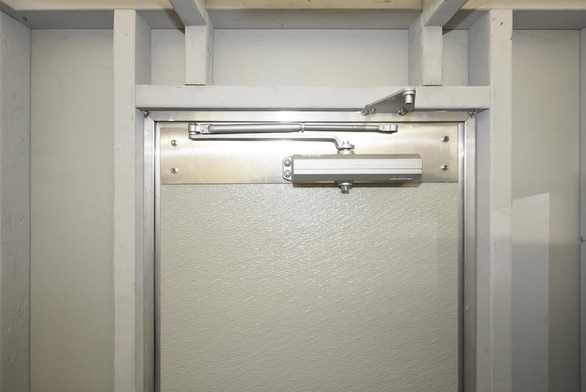 COMMERCIAL SELF CLOSING DOOR