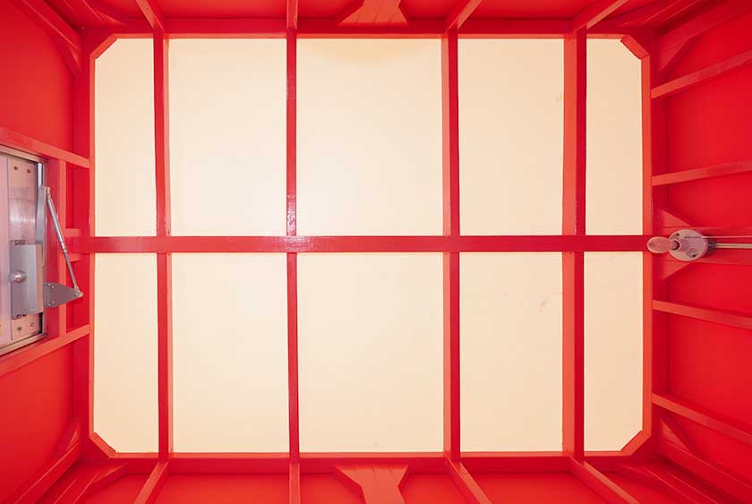 TRANSLUCENT ROOF ALLOWS PLENTY OF NATURAL LIGHT