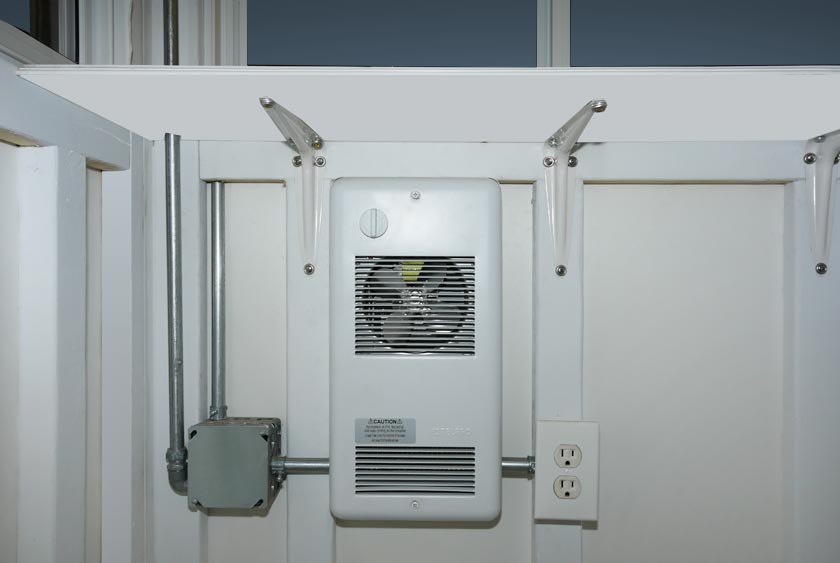 WALL-MOUNTED STELPRO 1500-WATT FAN-FORCED HEATER AND CONVENIENT DUPLEX 110V OUTLET