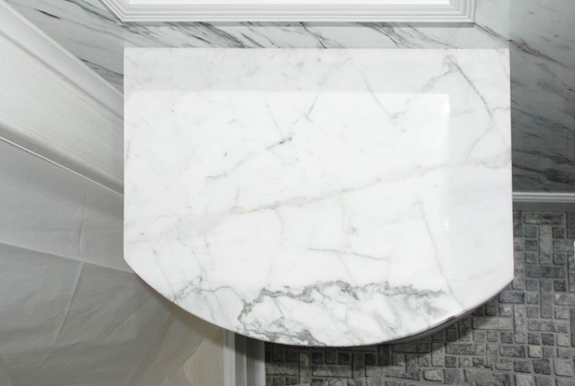 STATUARY MARBLE CAPPED BENCH FOR CONVENIENCE