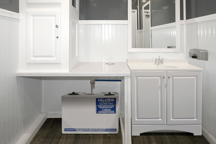 FRESH WATER TANK CAN BE CONFIGURED VERTICALLY OR HORIZONTALLY