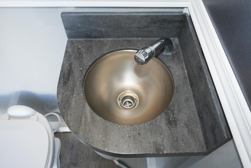 STAINLESS STEEL SINK WITH AUTOMATIC SHUTOFF FAUCET
