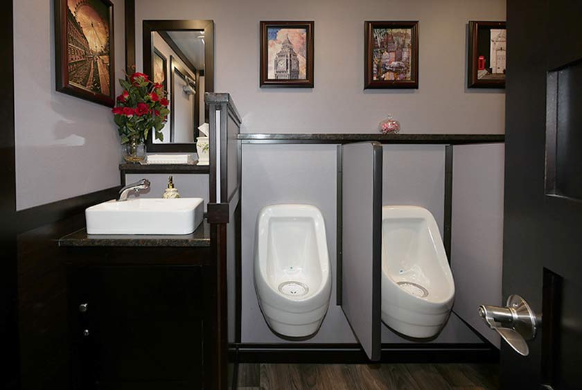 MEN'S SIDE COMMON AREA