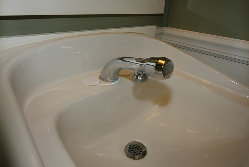 AUTOMATIC SHUTOFF STAINLESS STEEL FAUCET