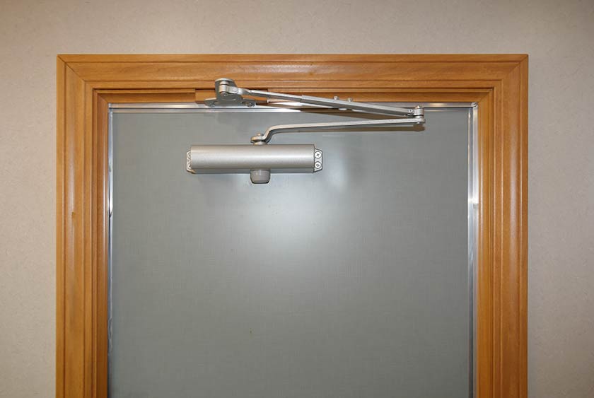 AUTOMATIC DOOR CLOSERS