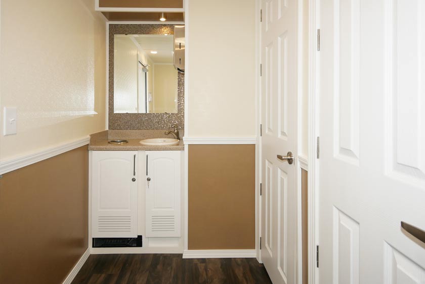 WOMEN'S SIDE VANITY WITH SINK AND LARGE MIRROR