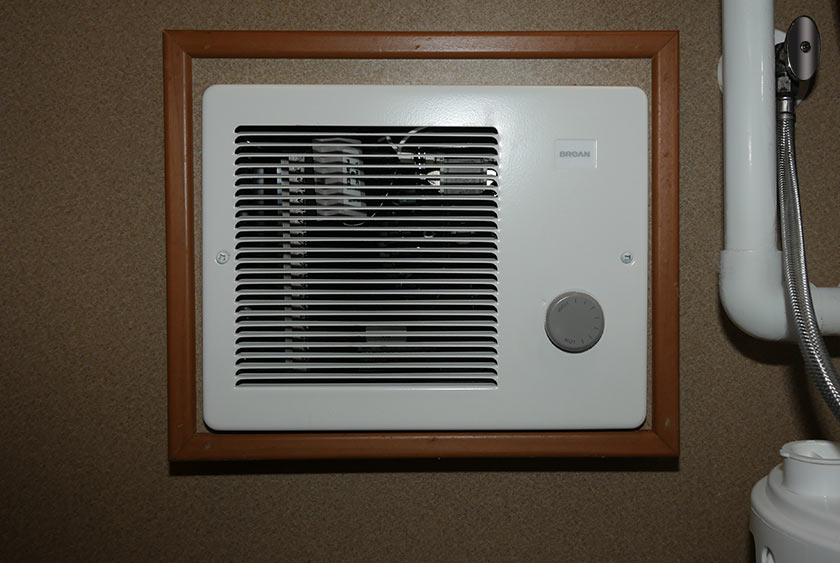 FAN FORCED HEATER WITH ACCCESSIBLE THERMOSTAT KNOB