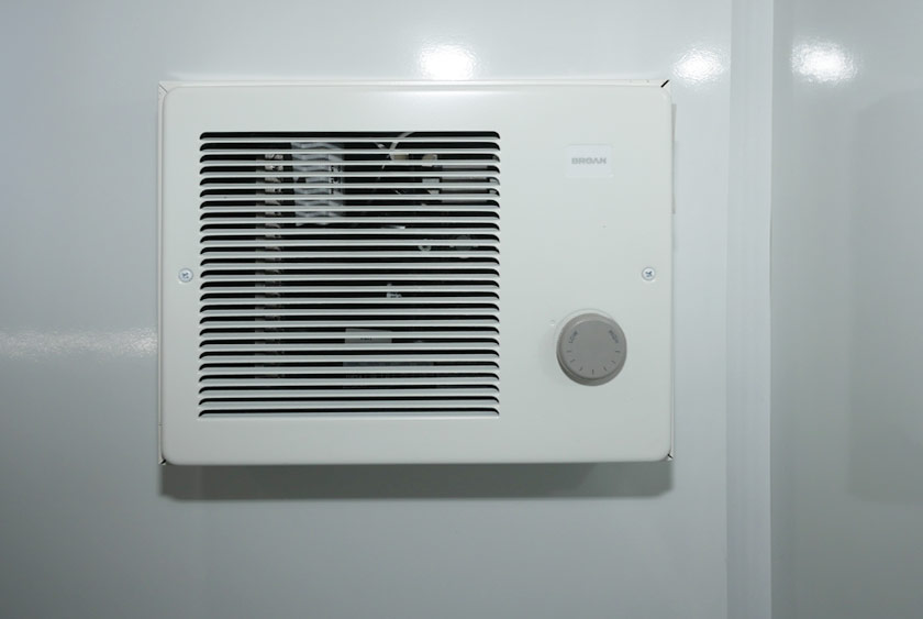THERMOSTAT-CONTROLLED HEATER PROVIDES AMPLE WARMTH IN COLD TEMPERATURES