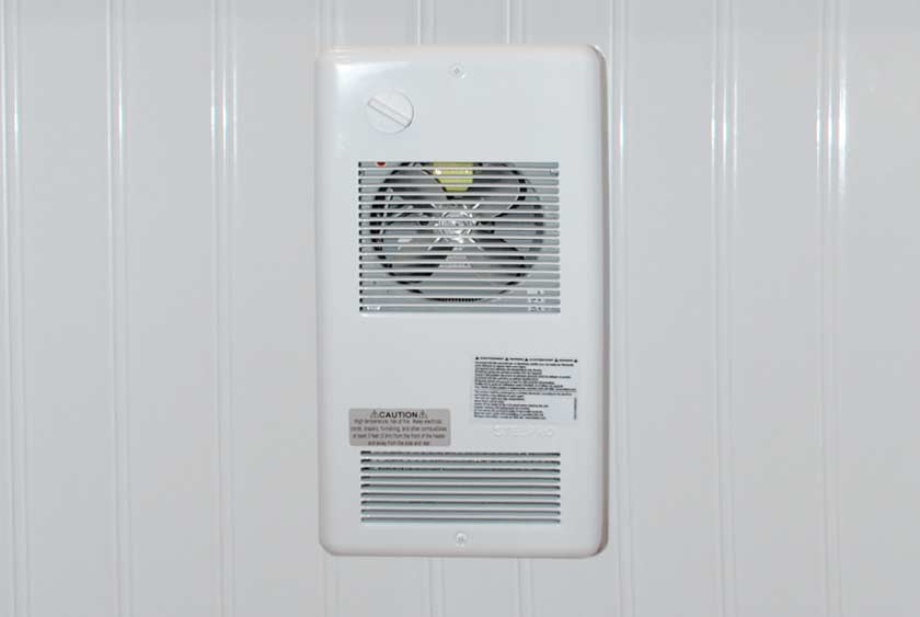 THERMOSTAT-CONTROLLED HEATER FOR COLD DAY OR NIGHTTIME USE