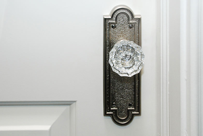 DAZZLING CRYSTAL CUT DOORKNOBS WITH EMBOSSED NICKEL PLATE