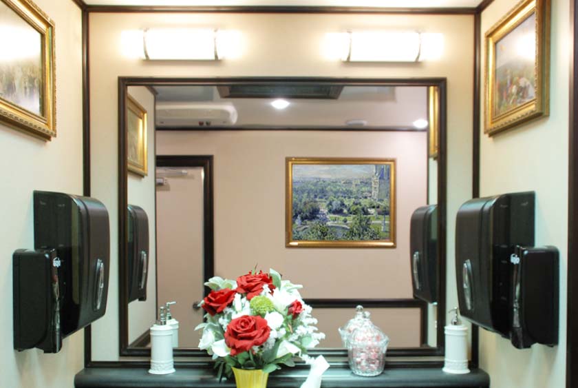 LARGE VANITY WITH MIRROR