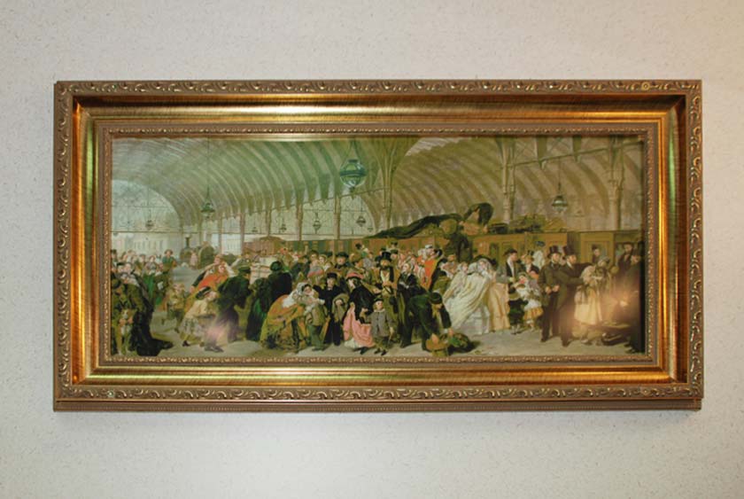 COLORFUL GILDED ARTWORK THROUGHOUT