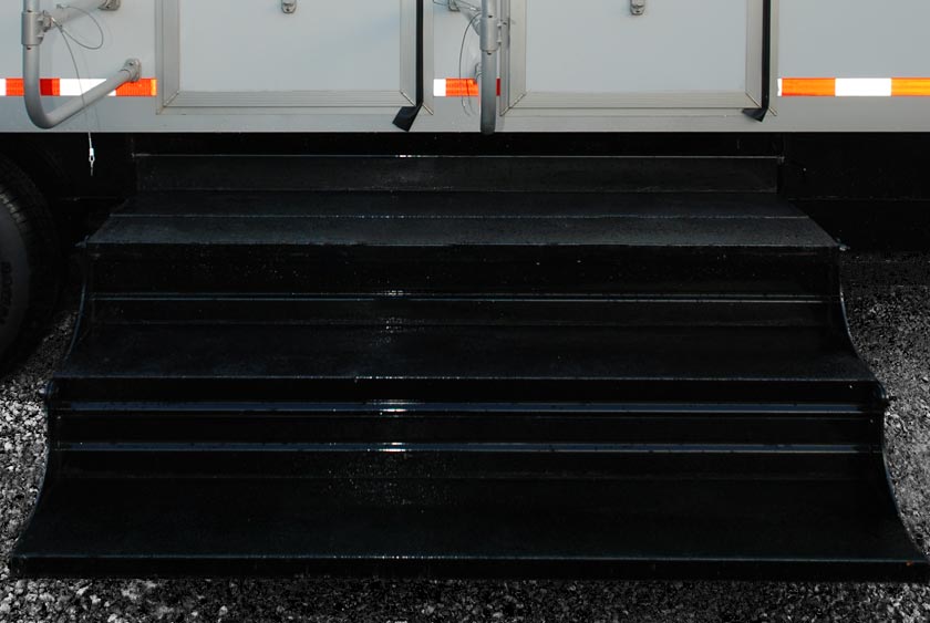 WIDE, NON-SLIP FLOATING STAIRCASE