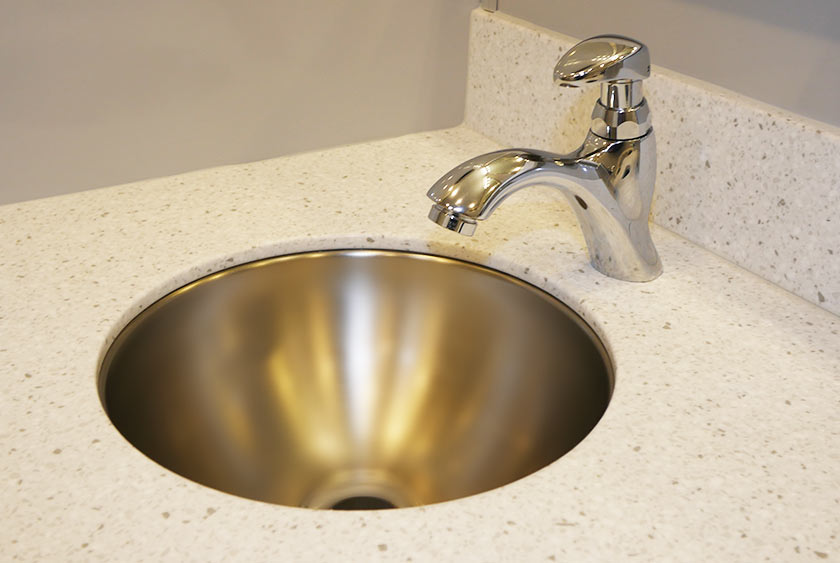 AUTOMATIC SHUTOFF FAUCETS WITH STAILESS STEEL SINKS