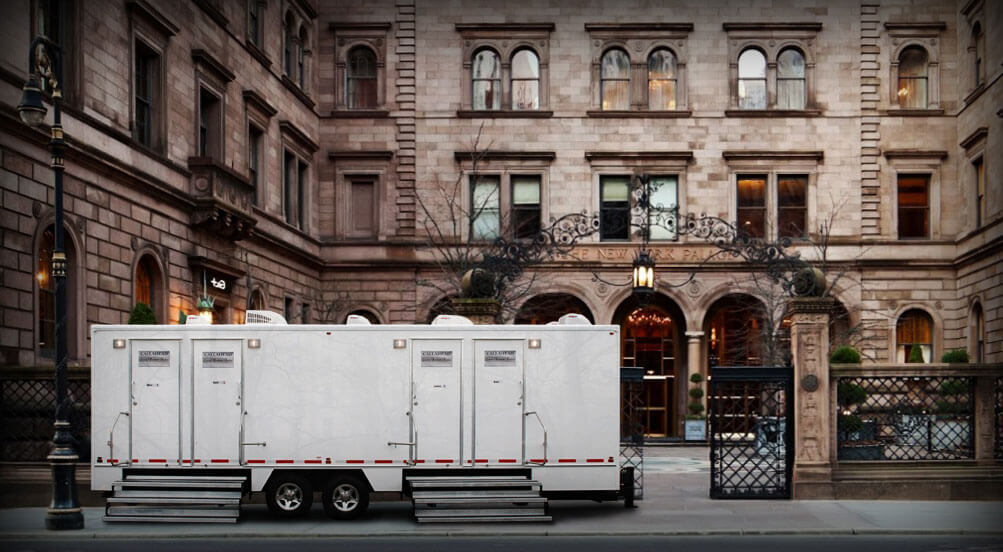 THE MANHATTAN TRAILER Portable Restroom