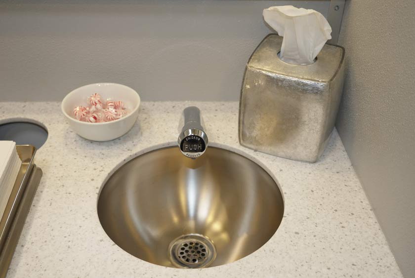 STAINLESS STEEL SINK WITH AUTOMATIC SHUTOFF FAUCET
