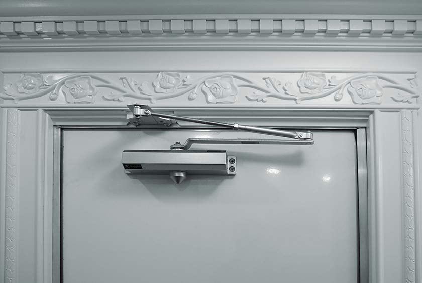 SELF-CLOSING DOOR WITH CASEMENT MOLDINGS AND FRIEZE