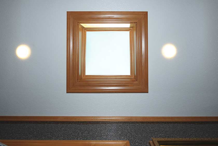 SKYLIGHT OVERHEAD FOR NATURAL LIGHTING, BESIDES RECESSED LIGHTS