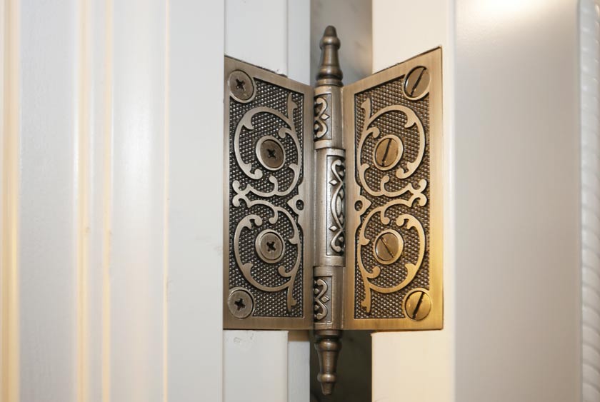 STEEPLE HINGES WITH DECORATIVE VINE PATTERN