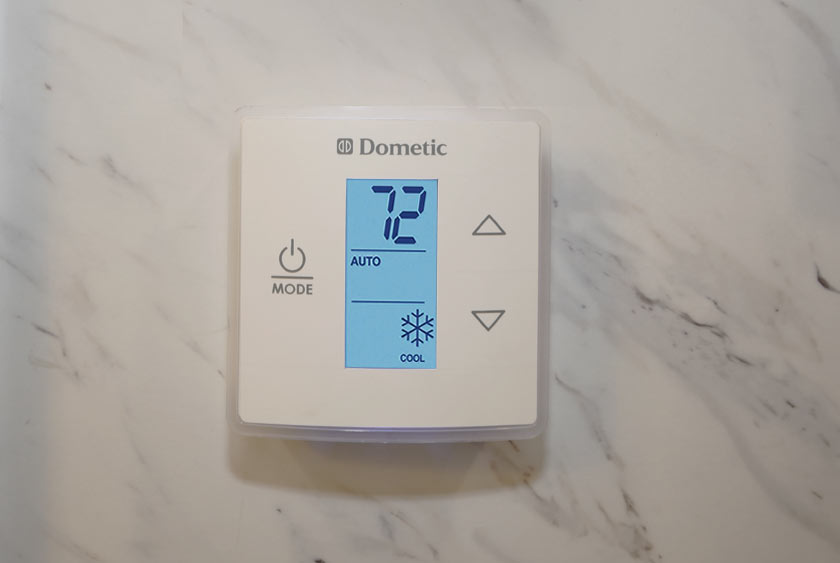 DIGITAL THERMOSTAT FOR AIR CONDITIONING