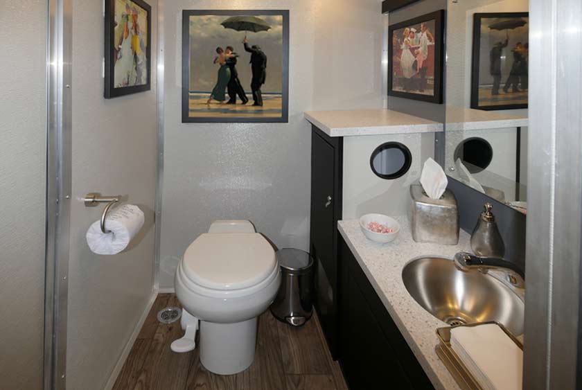 CONTEMPORARY DESIGN WITHIN FULL FEATURED RESTROOM