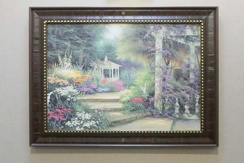 BEAUTIFUL FRAMED ARTWORK THROUGHOUT