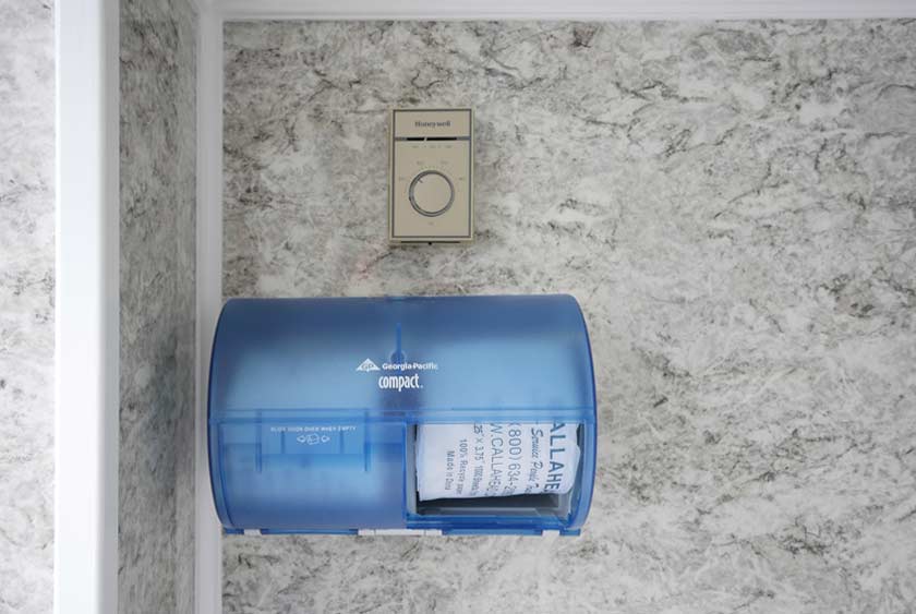 DUAL ROLL TOILET PAPER HOLDER BY GEORGIA PACIFIC