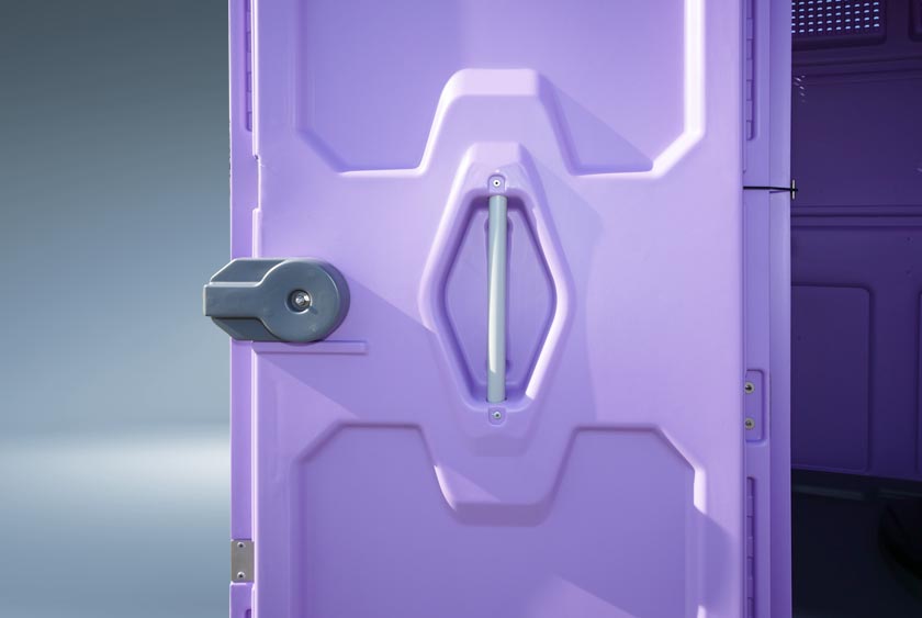 OVERSIZE DOOR HANDLE AND LOCK FOR EASE OF USE